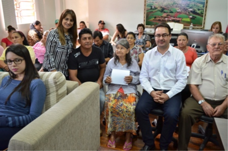      3ª etapa do Programa " Essa Casa é Minha " garantiu escrituras a mais 