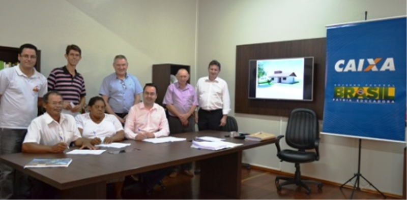 12 FAMÍLIAS FIRMAM CONTRATOS DA CASA PRÓPRIA