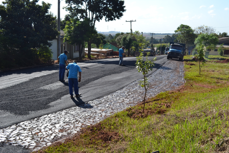 Prosseguem obras de pavimentação asfáltica em Giruá