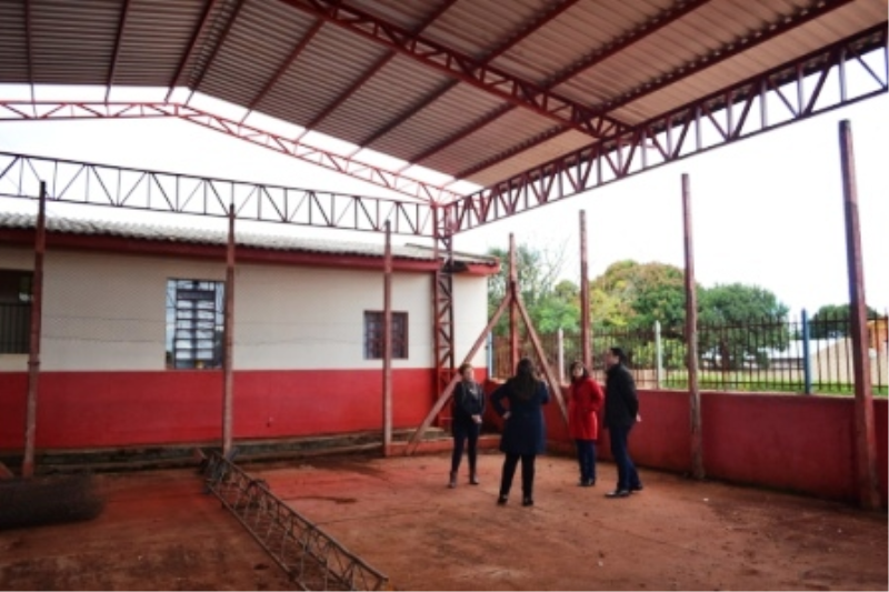 Obras na quadra esportiva do EMEF Nicolau Leite estão em andamento