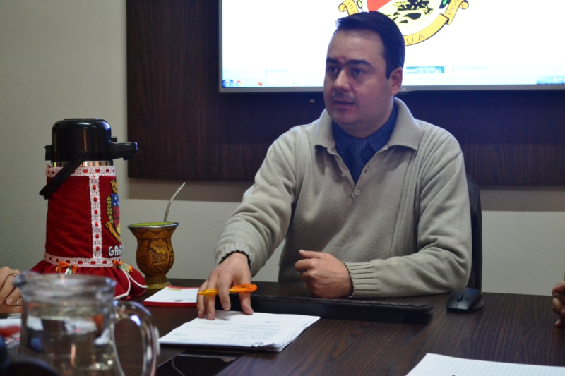 Pagamento de precatórios, antecipação da folha mensal e 13º