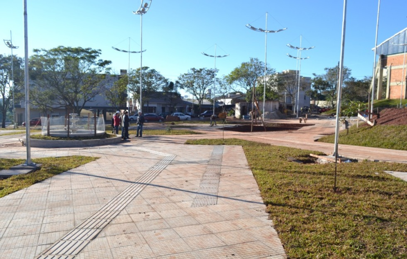 Nova praça fica pronta no final do mês