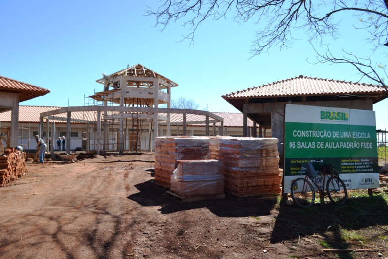 Obras na nova Escola Batista são vistoriadas pelo Prefeito e representantes