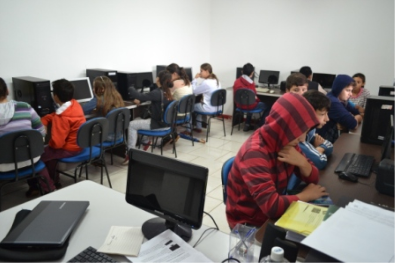 Escola de Emprego forma mais 80 alunos e abre novos cursos