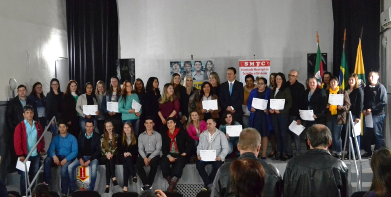 Escola de Emprego forma mais 80 alunos 