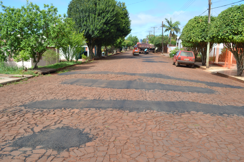 Ruas do município recebem reparos através da operação Tapa Buraco