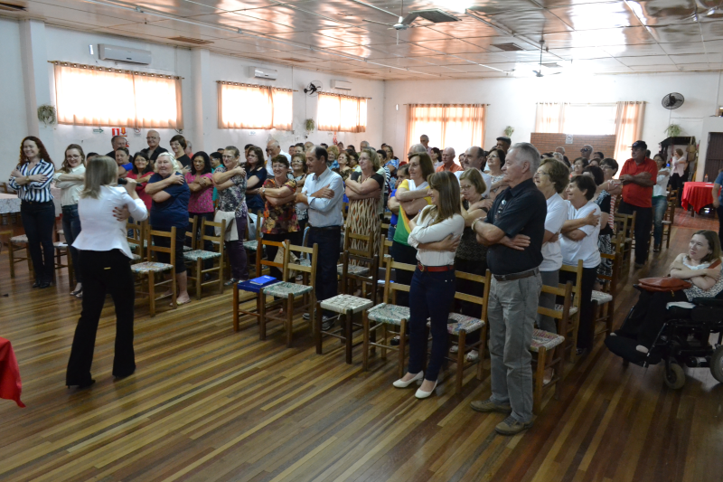 Joseane Roque palestra no 20º Encontro do Ciclo de Palestras Conversando co