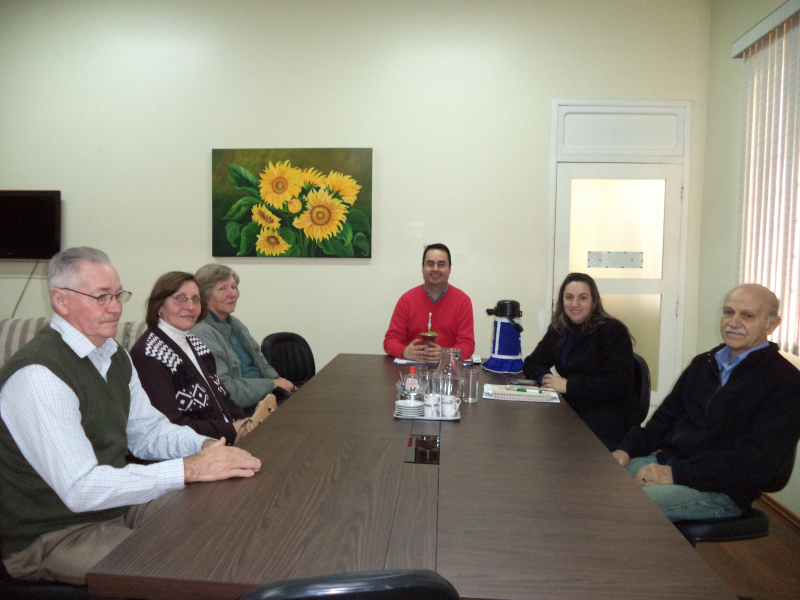 GRUPOS DE TERCEIRA IDADE RECEBERÃO NOVOS UNIFORMES
