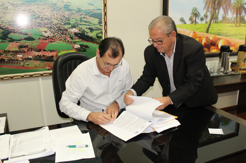 Prefeito autoriza início de obras de 3 importantes instituições