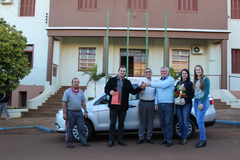 Administração Muncipal adquire novo veículo 		