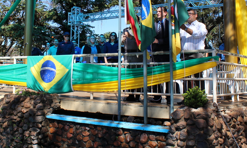 Comunidade giruaense prestigiou Desfile Cívico de Giruá