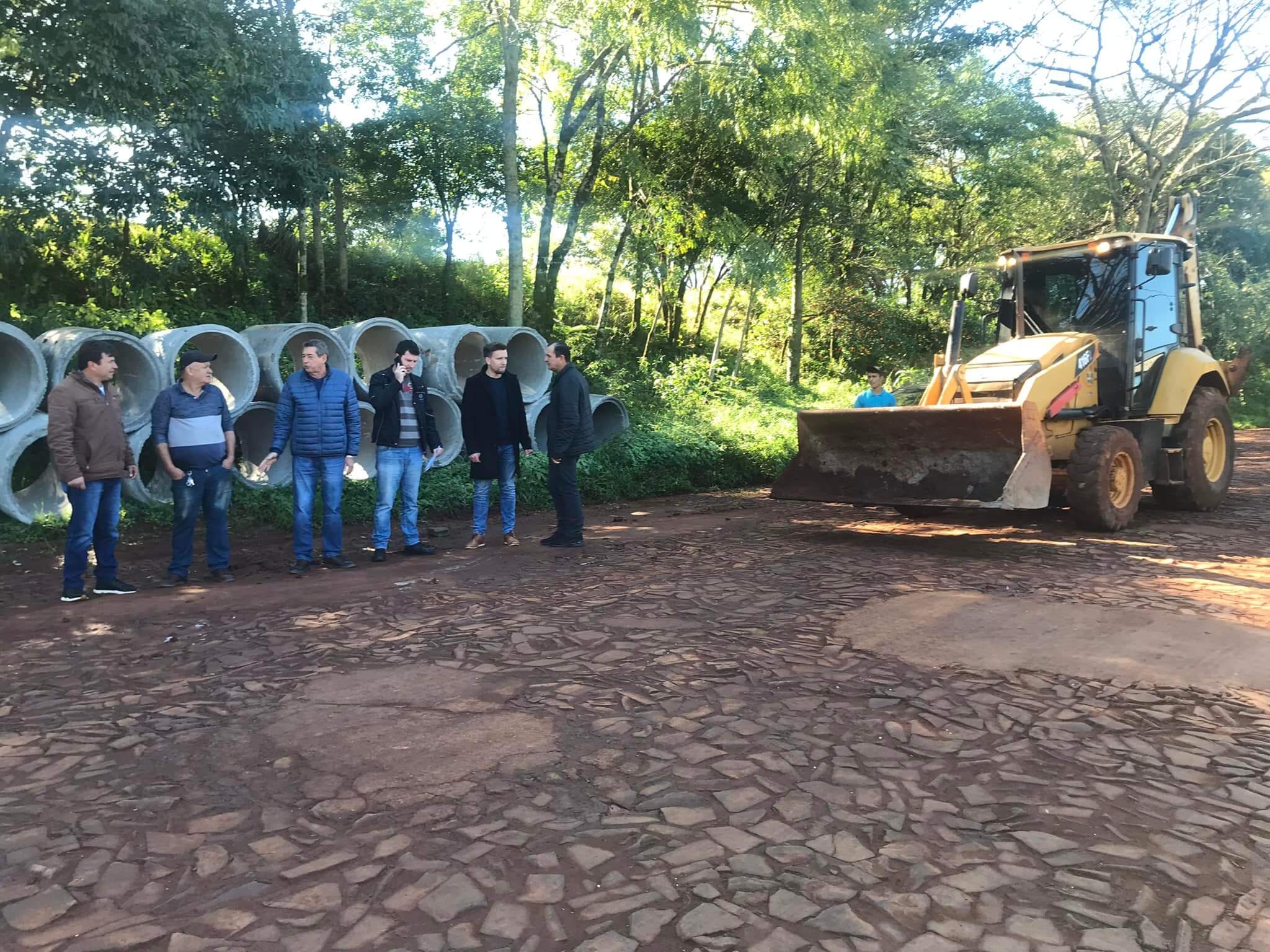 Executivo Municipal acompanha início e andamento de obras executadas em Giruá