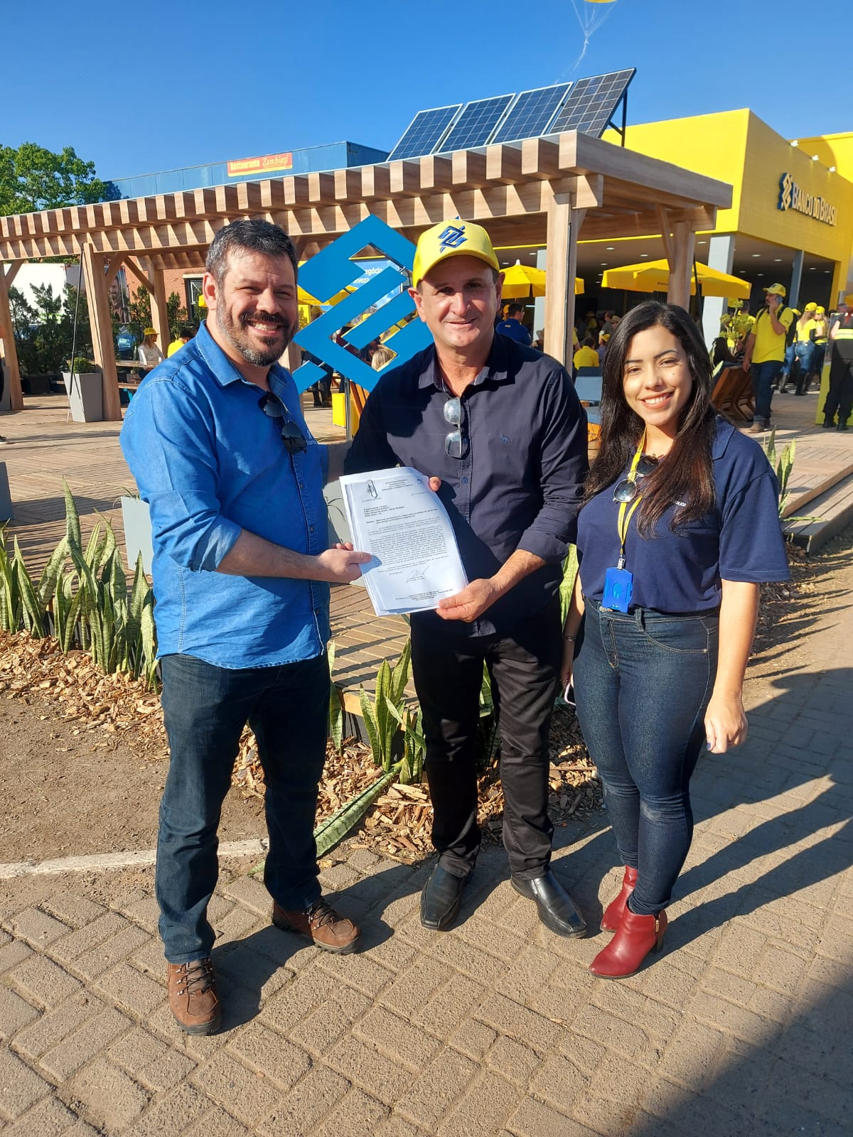 Prefeito giruaense marca presença na 45ª Expointer