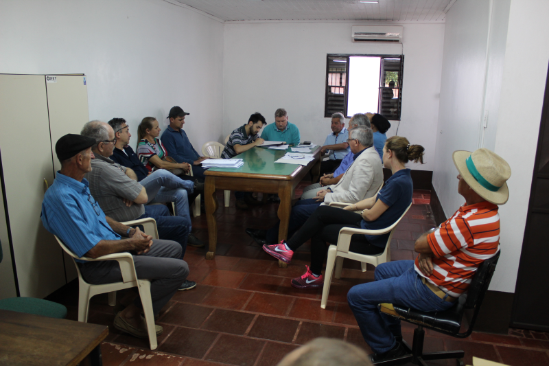 Prefeitura beneficia mais 235 famílias com ureia e adubo