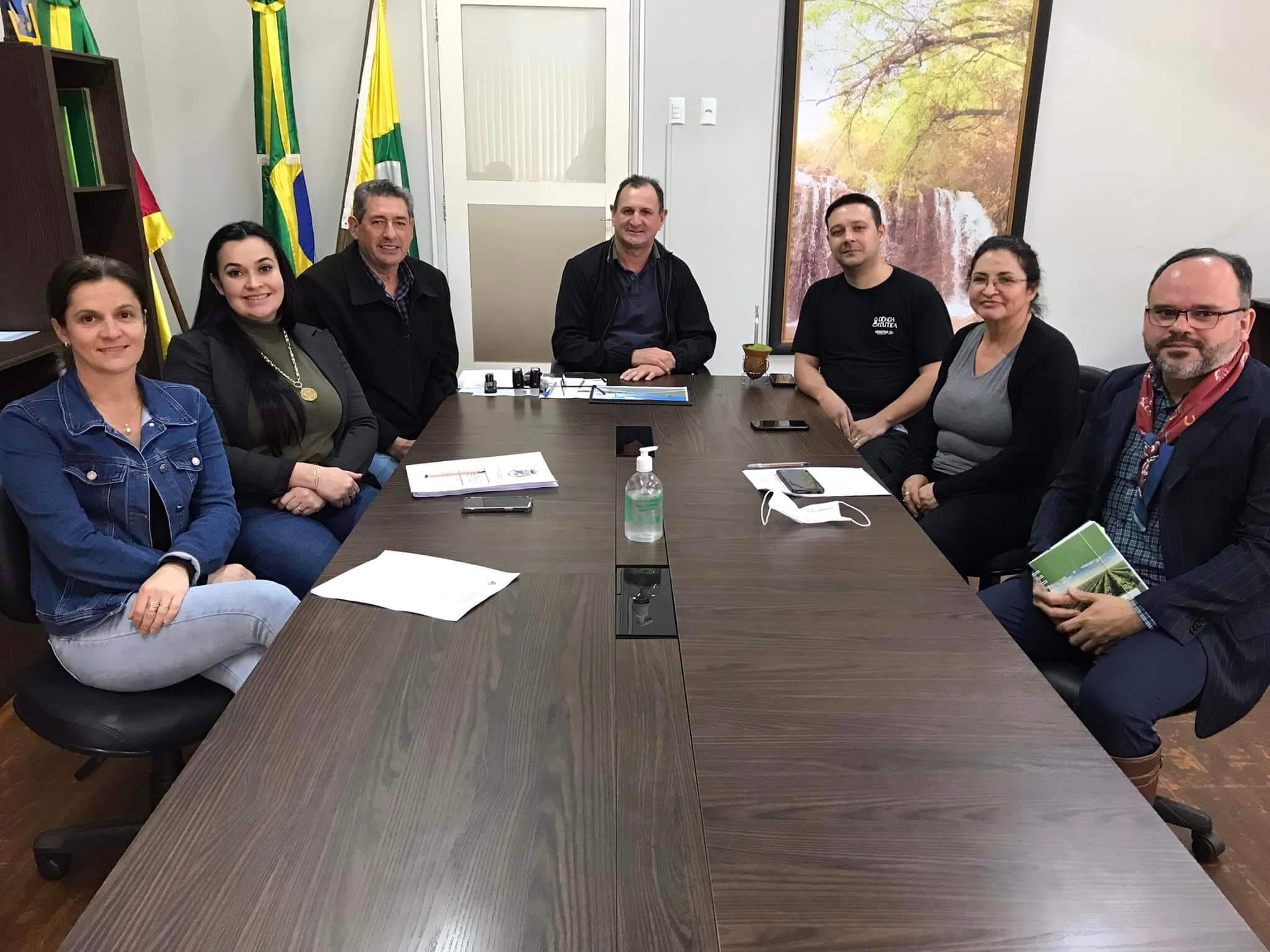 Governo Municipal assina Termo de Fomento em benefício do Centro de Tradições Gaúchas Querência Crioula