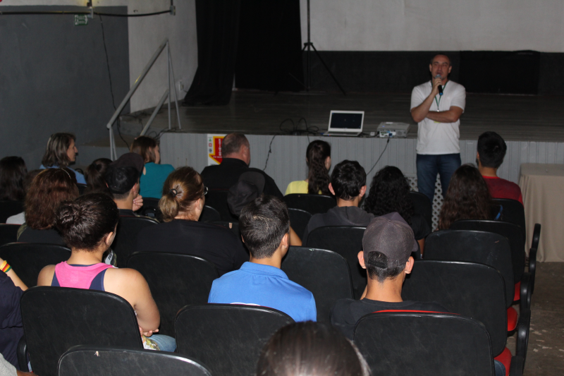  Smec promove palestra de motivação aos estudos com alunos de nonos anos