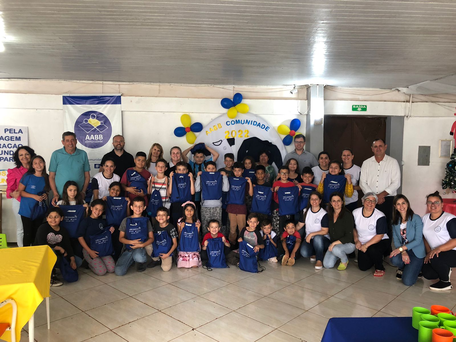 Alunos do Projeto AABB Comunidade recebem novos uniformes