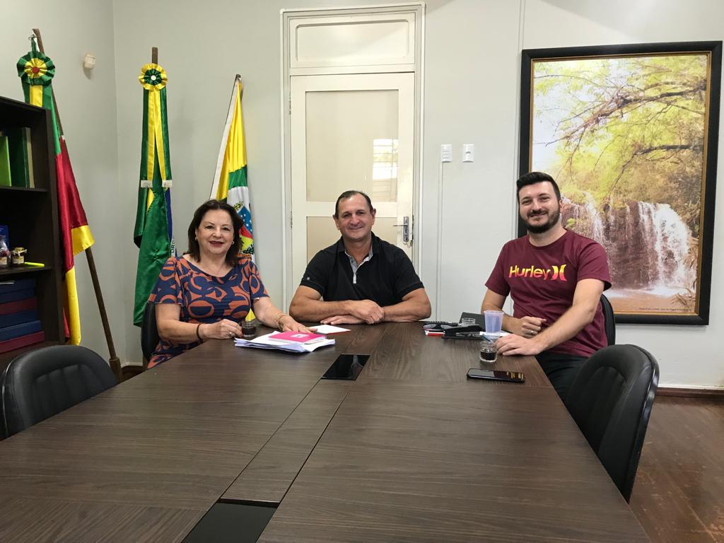 Istel de Abreu Thomas assume vaga no Legislativo e mantém agenda com prefeito Ruben