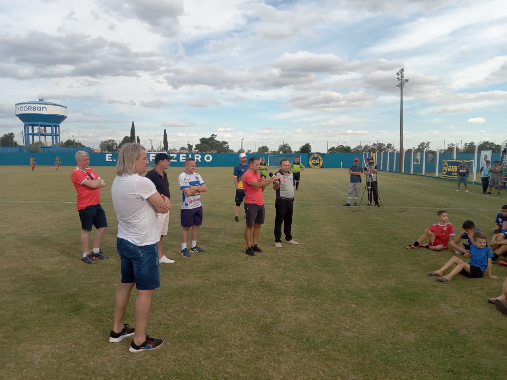 Campões Mundiais do futebol brasileiro participaram de evento esportivo em Giruá