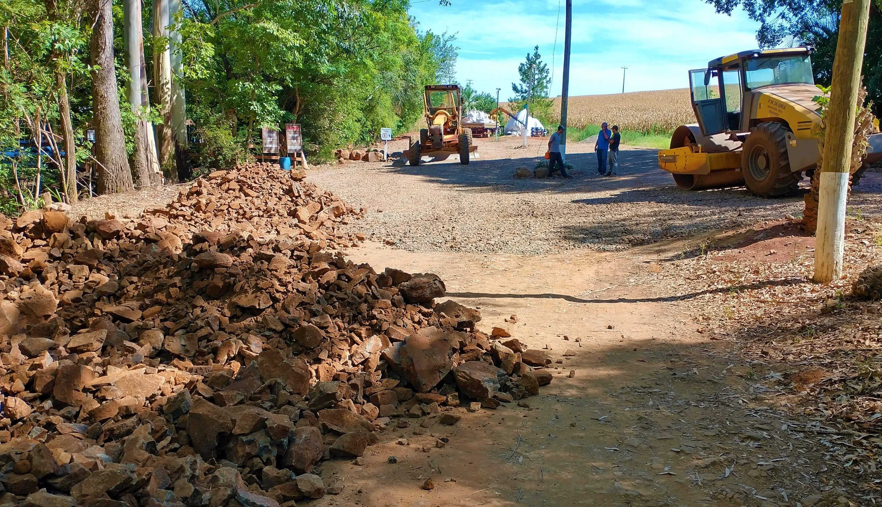 Governo Municipal segue com várias frentes de trabalho no interior do município