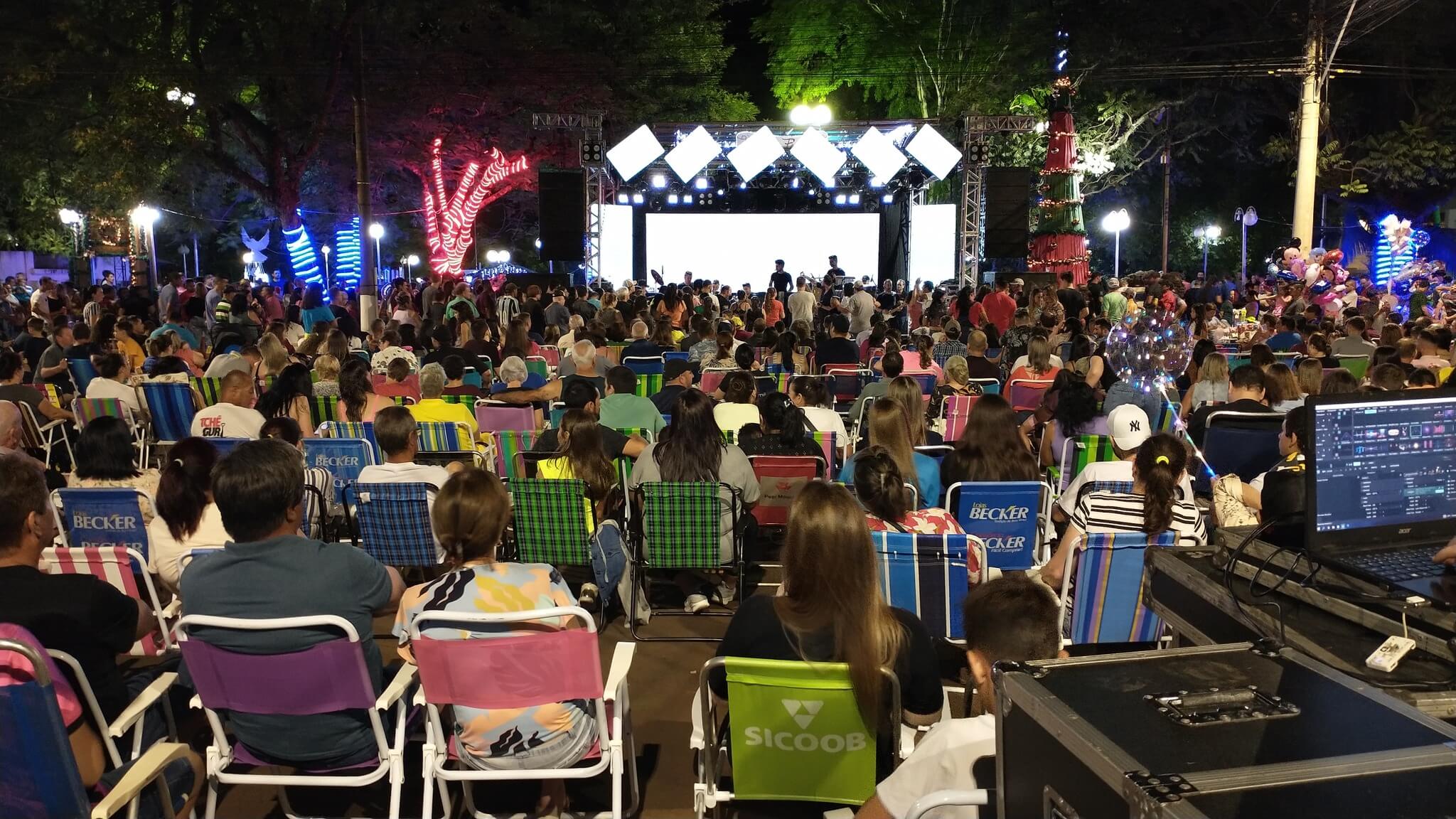 Milhares de giruaenses prestigiam grande show de encerramento do Natal 2022
