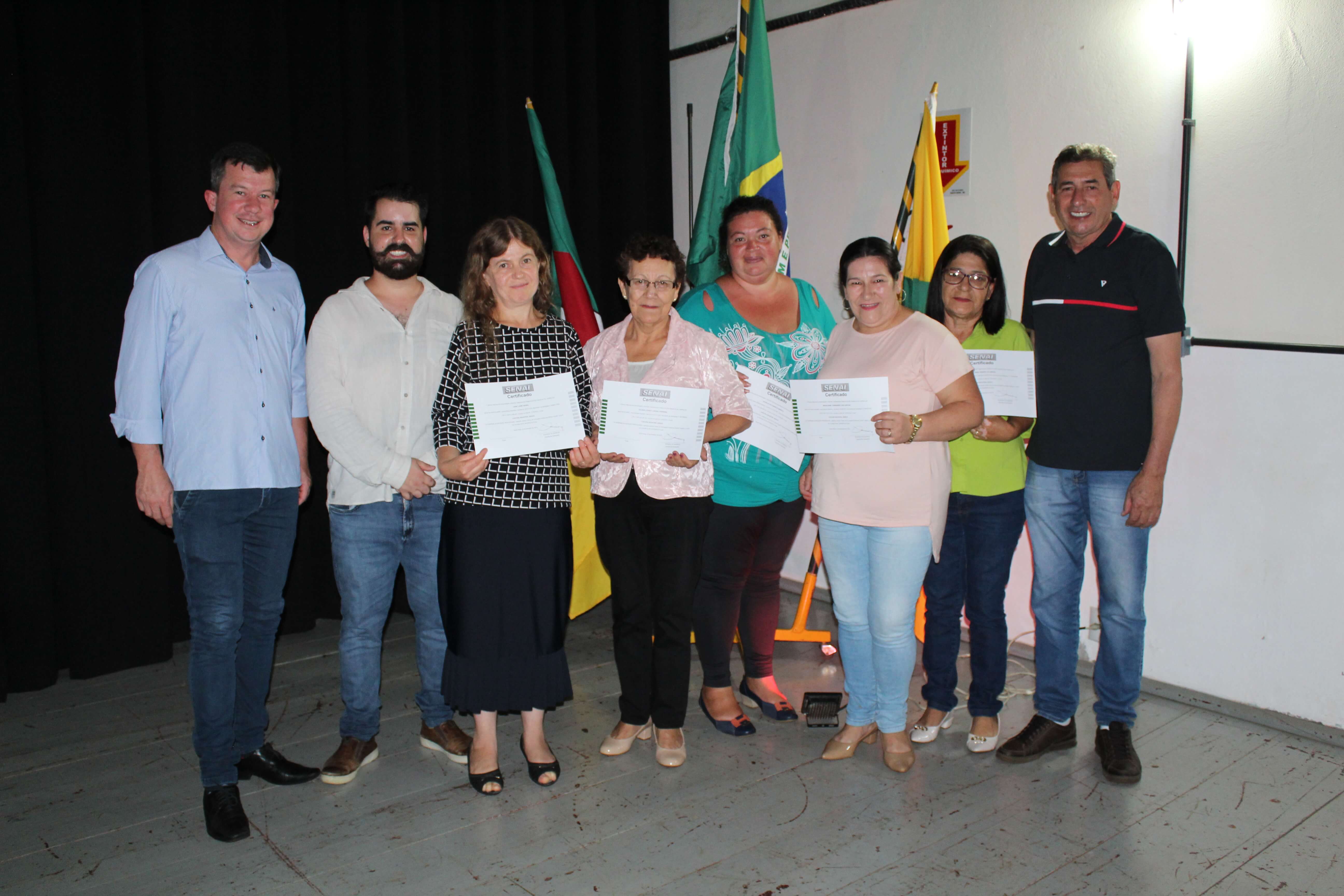 Mais 50 giruaenses recebem certificação em cursos de qualificação profissional