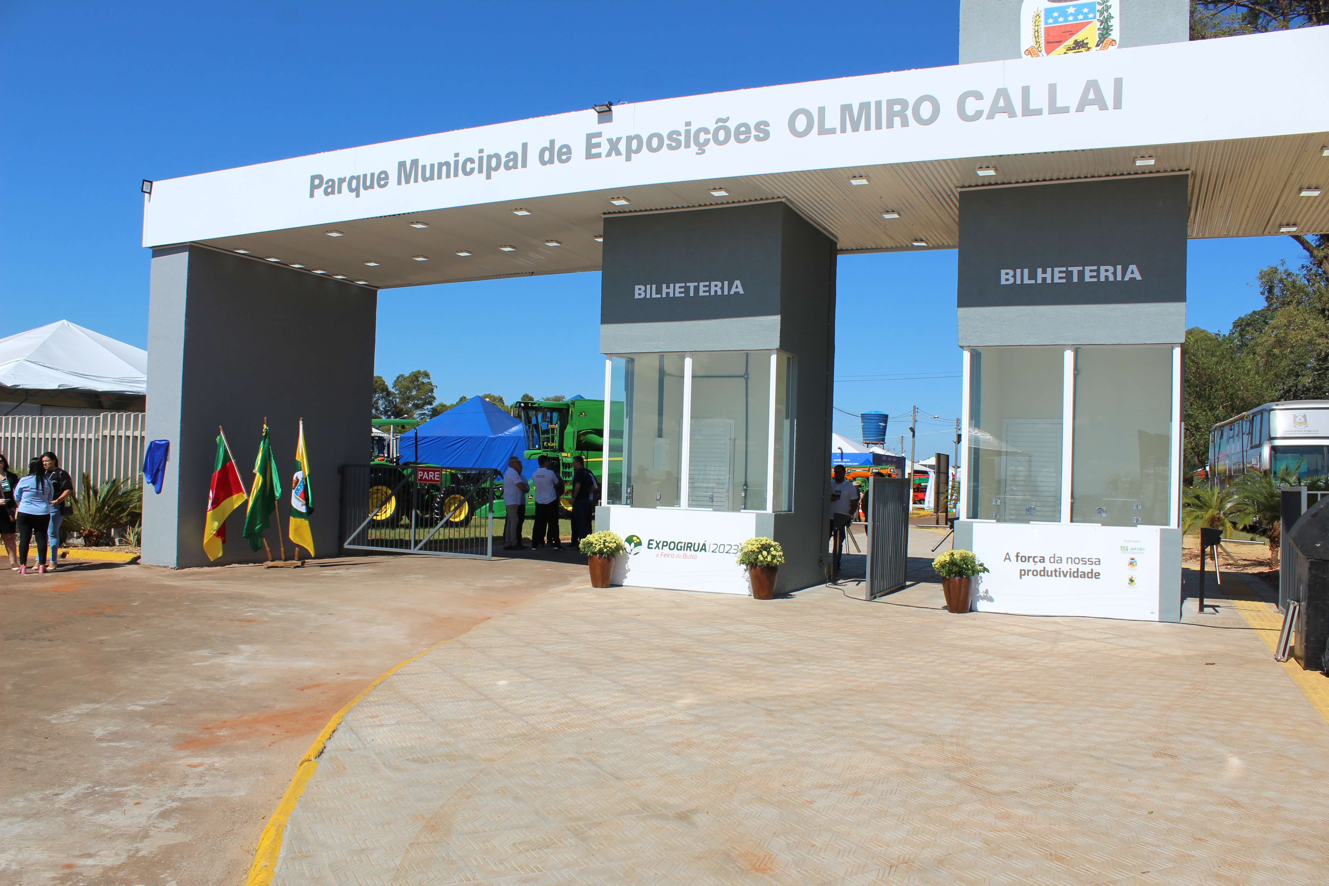 Inaugurado pórtico de acesso ao Parque Municipal de Exposições