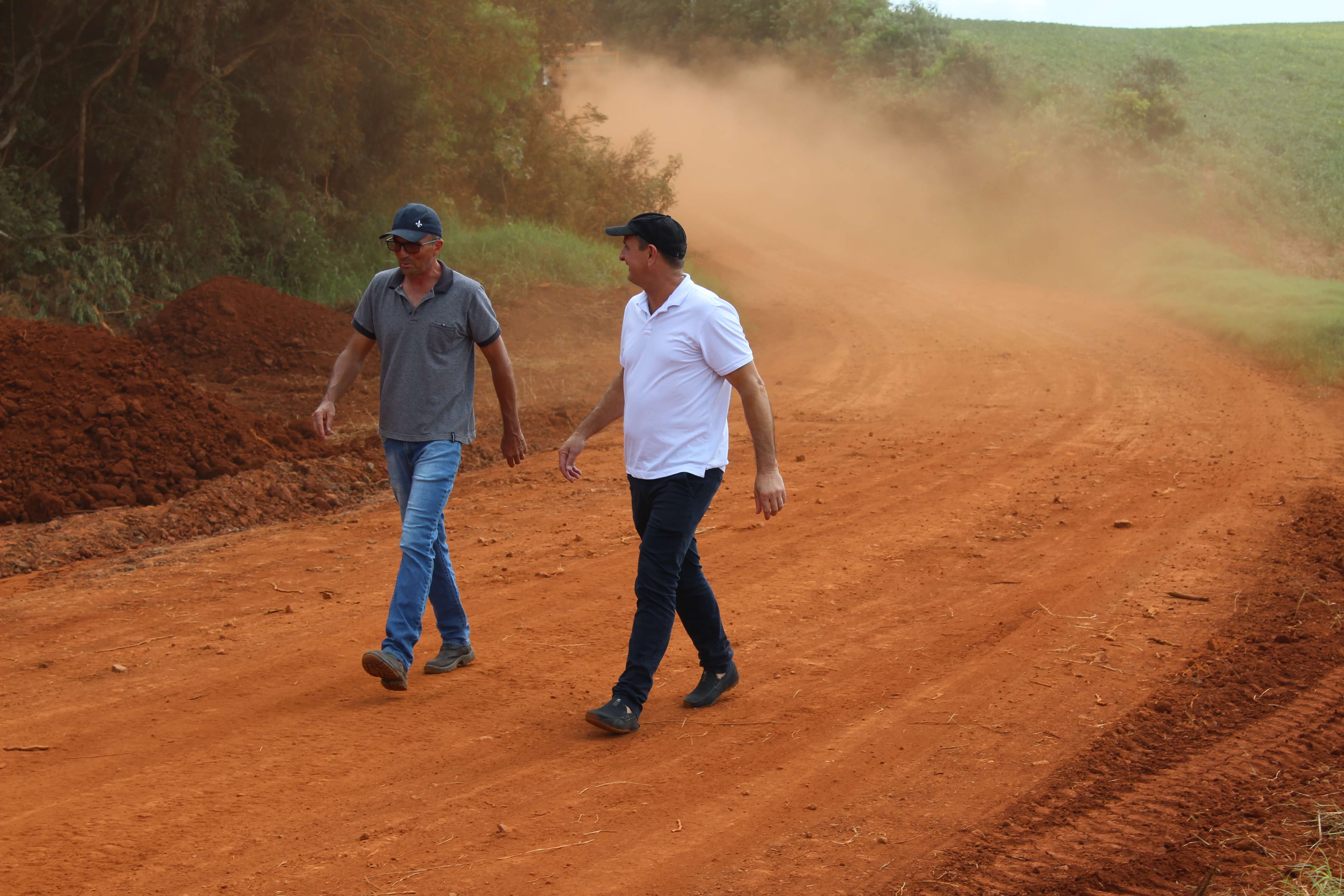 Prefeito Ruben acompanha andamento de obras de melhorias em estradas do interior do município