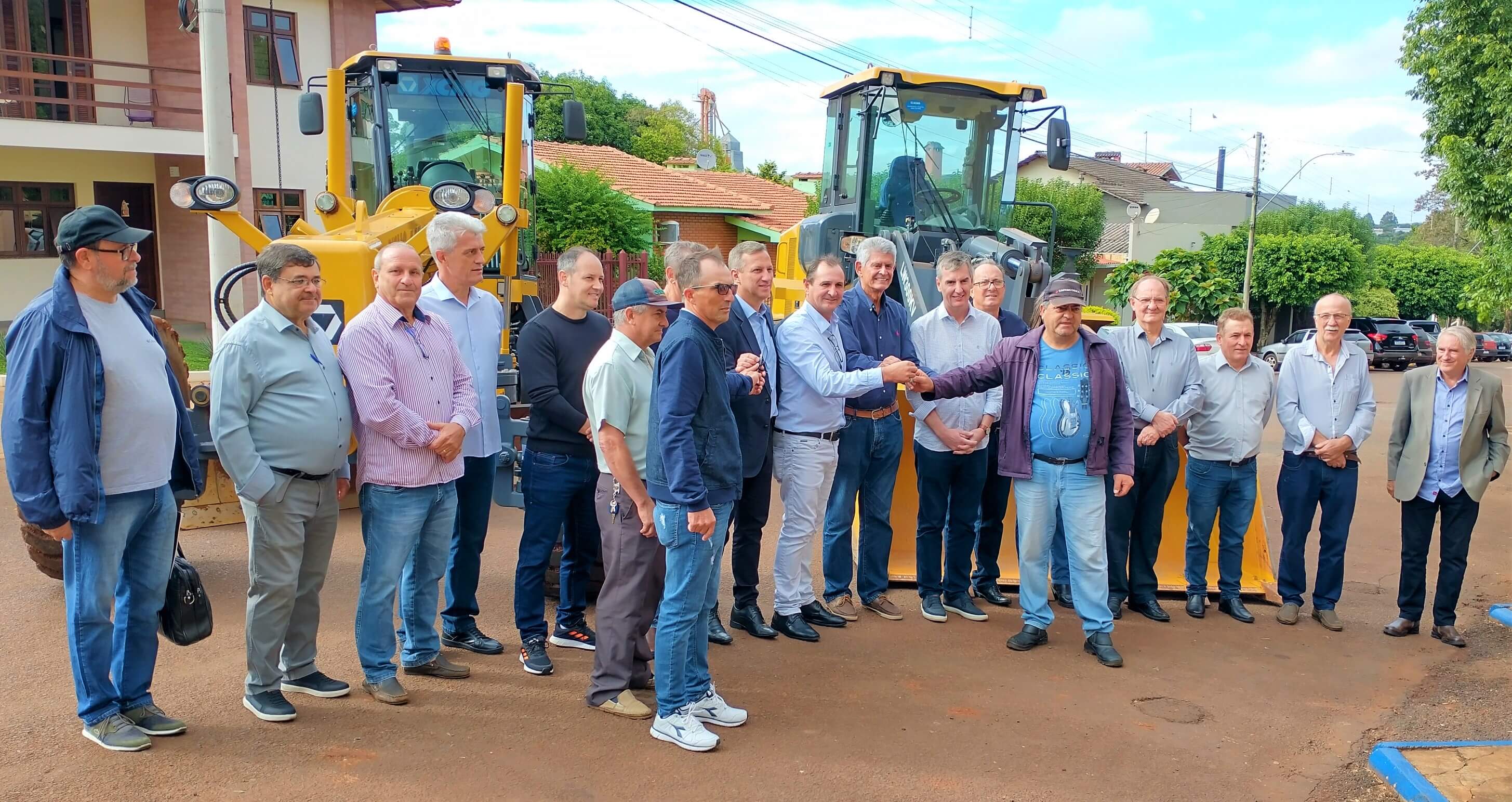 Executivo Municipal fortalece o parque de máquinas, autoriza início de obra asfáltica e anuncia importantes investimentos na saúde