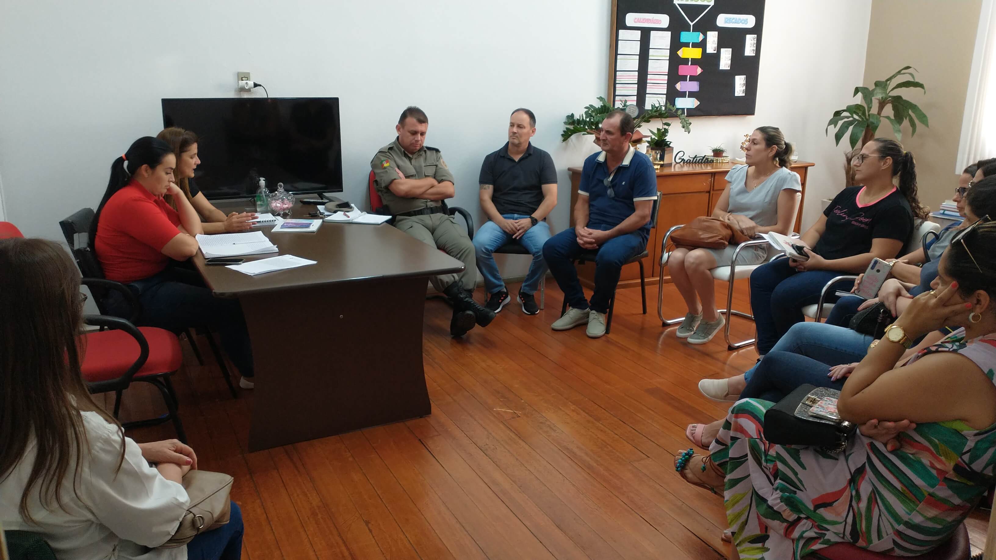 Governo Municipal reúne forças de segurança e definem ações para fortalecer a segurança nas escolas