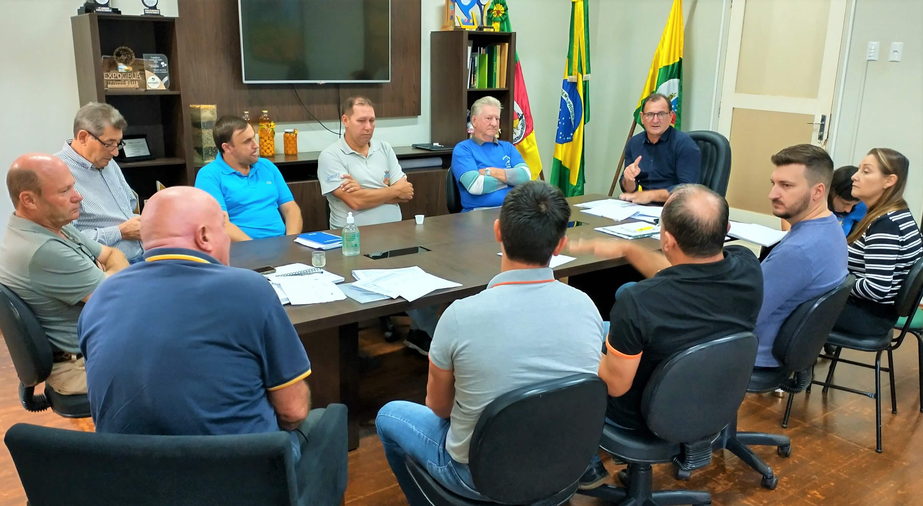 Governo Municipal reúne lideranças do setor agropecuário e delibera sobre referências atualizadas do valor da terra nua (VTN)