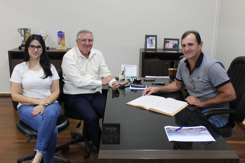 Prefeito Ruben transmite cargo ao Vice-Prefeito Dalla Costa