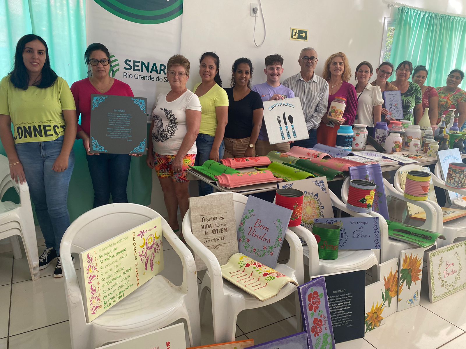 Assistidos pelo CRAS são contemplados com curso de artesanato em material reciclável