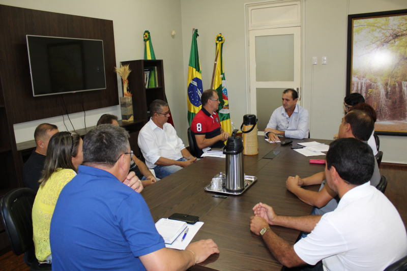  Governo Municipal encaminha reajuste salarial e concessão de abono pecuniário