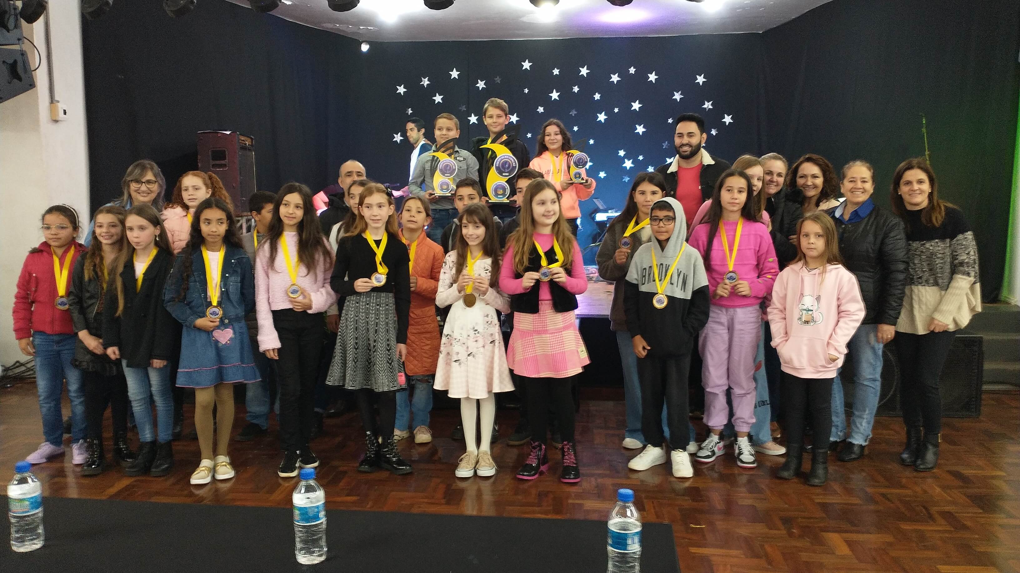 87 alunos participaram do 32º Festival Estudantil da Canção