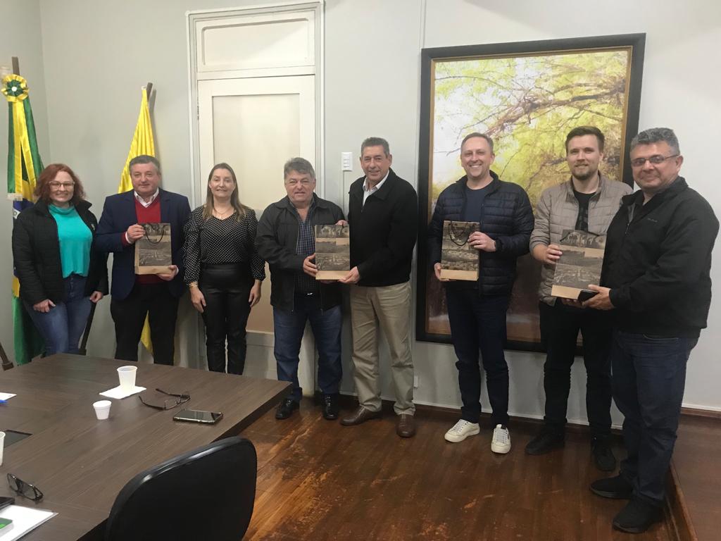 Executivo Municipal recebeu comitiva constantinense para explanação do Projeto Reurb