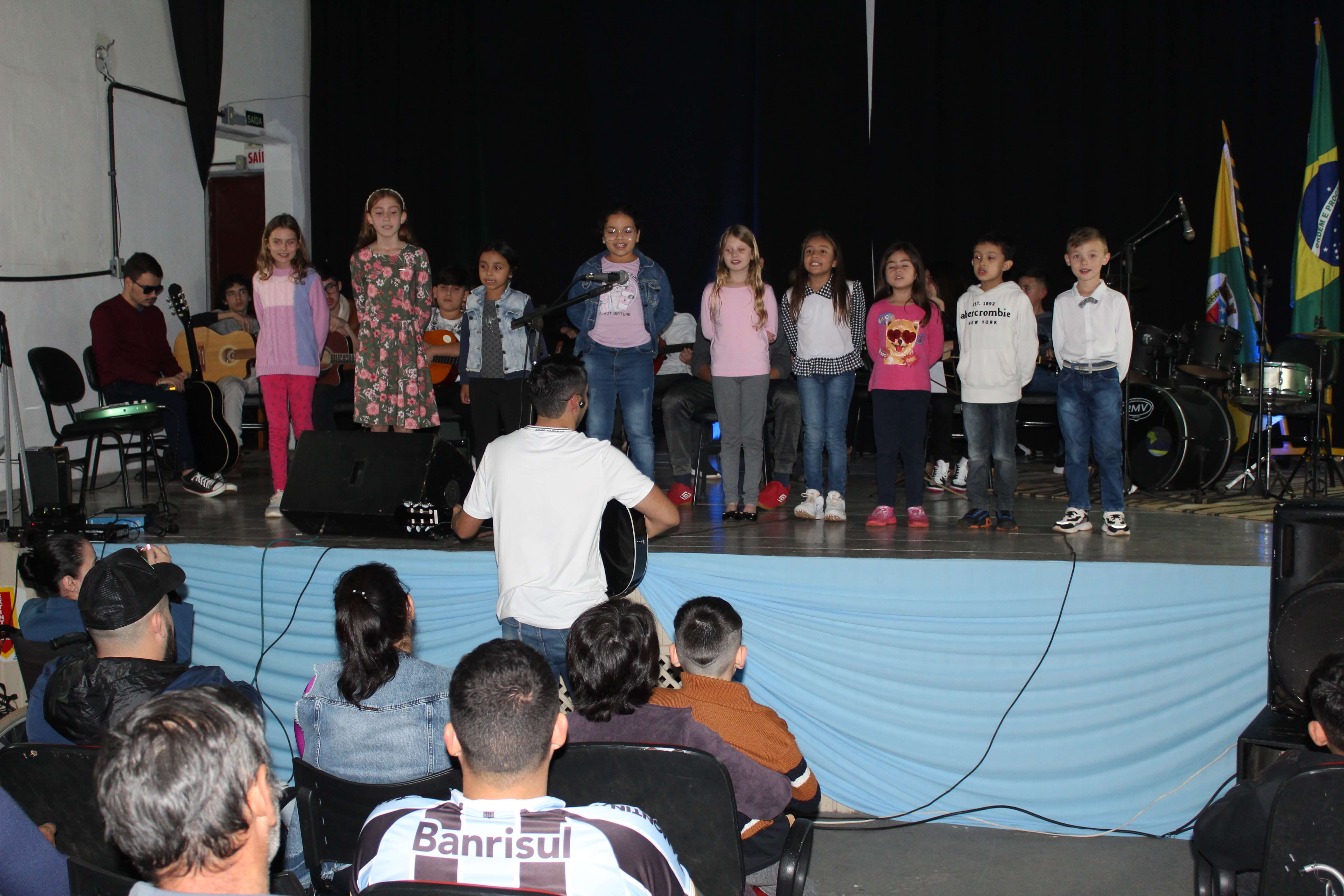 Governo Municipal promove noite cultural com apresentação de integrantes da oficina de música