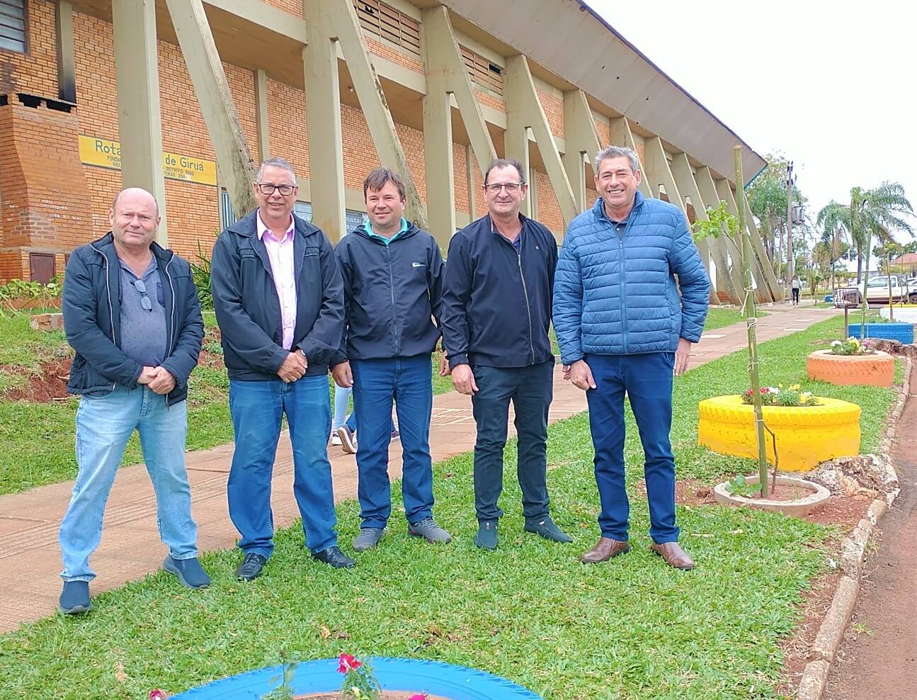 Paisagismo e nova arborização realçam a beleza nas ruas e avenidas giruaenses