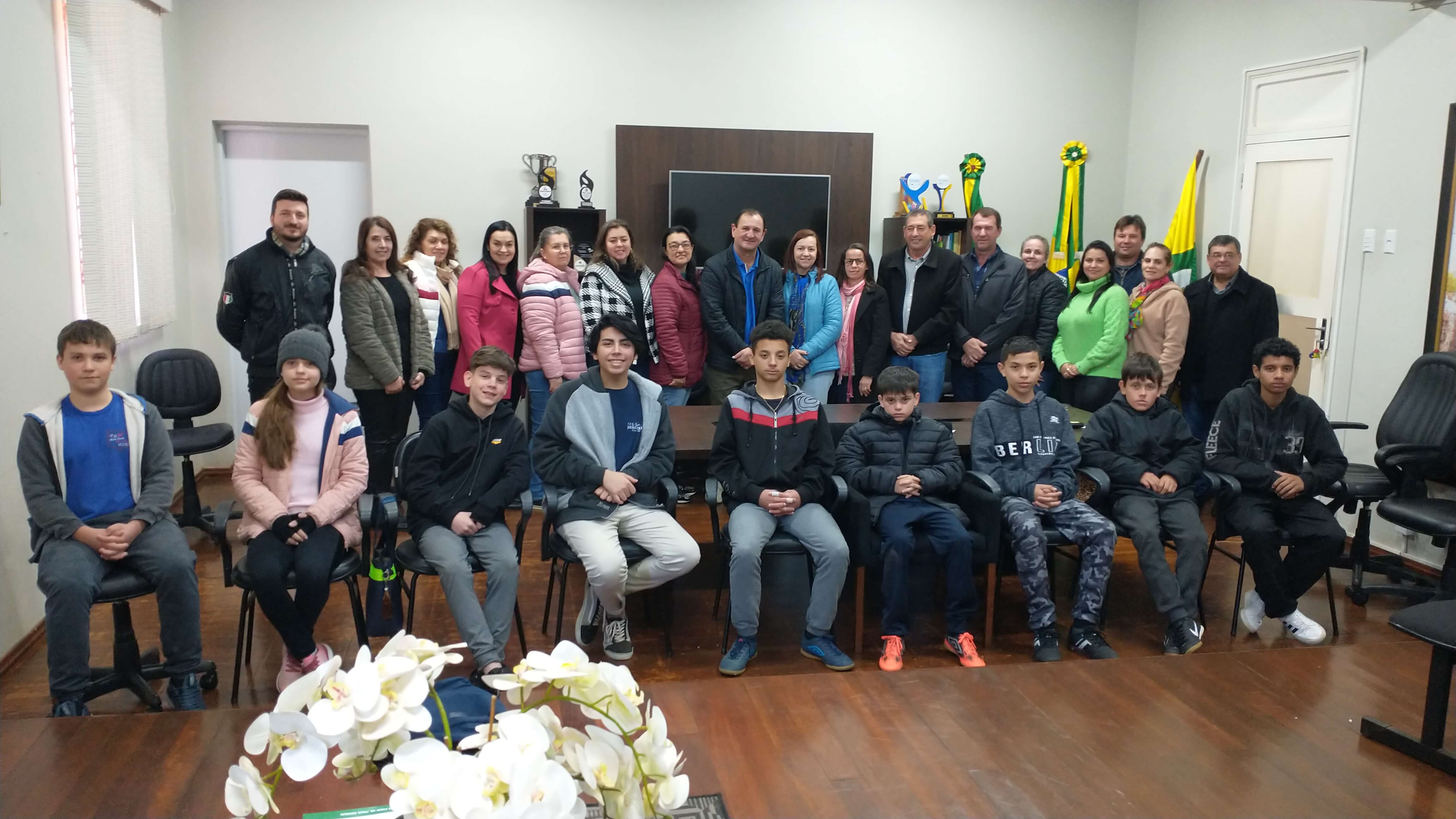 Estudantes participam do programa “prefeito, vice-prefeito e secretários por uma semana”