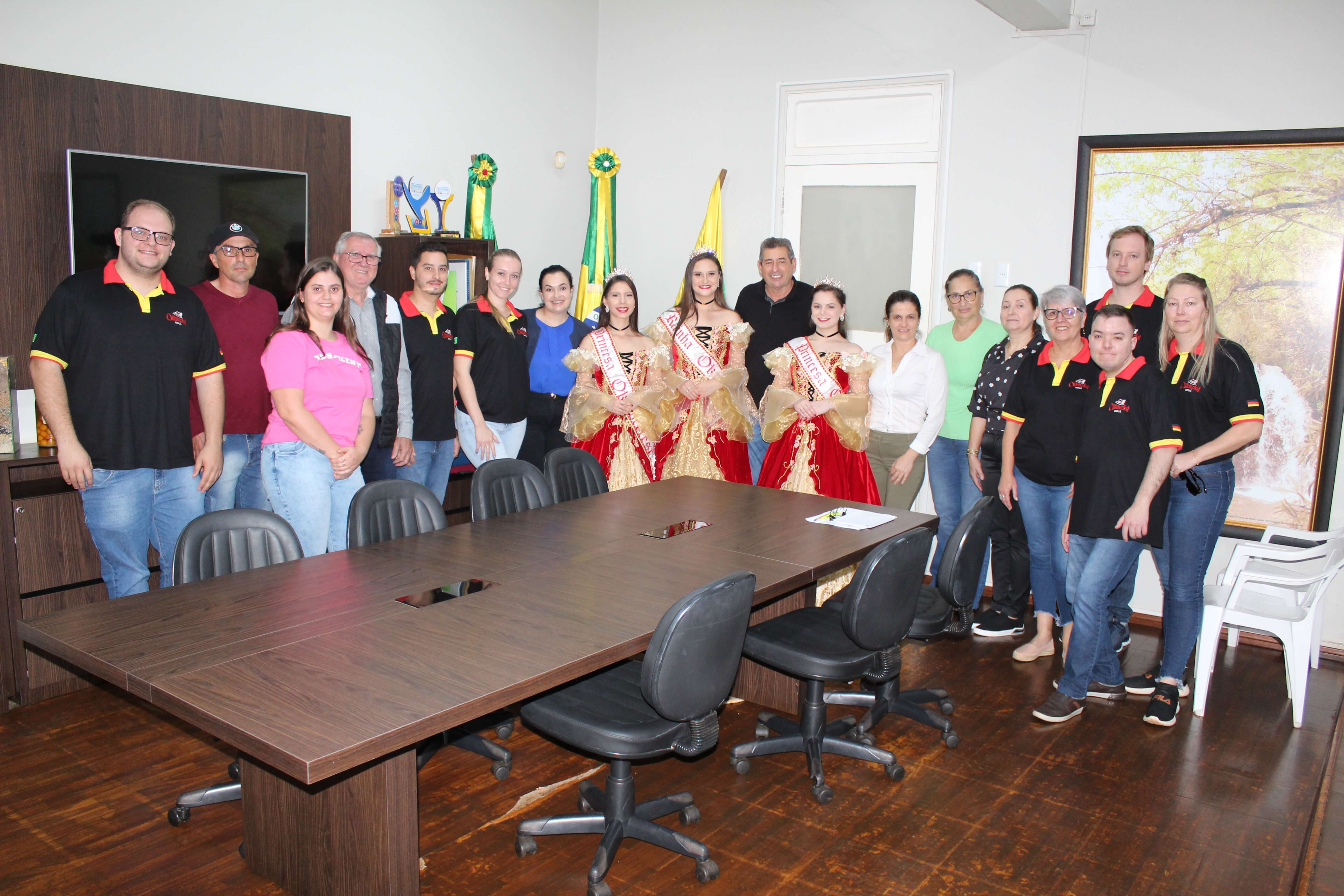 Governo Municipal recebe comitiva da 5ª Oktoberfest de Giruá