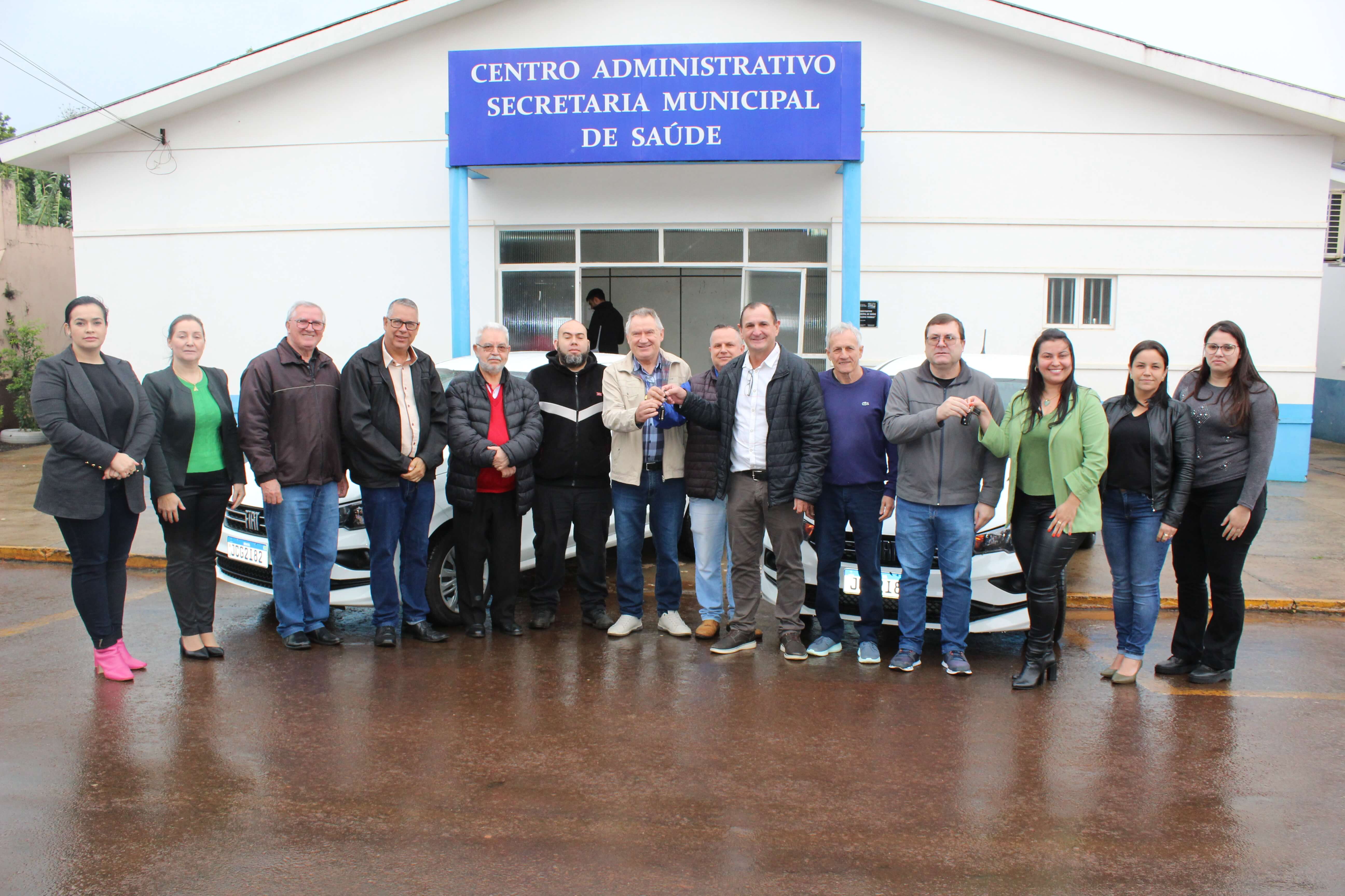 Governo Municipal realiza a entrega de dois veículos novos para a Secretaria de Saúde