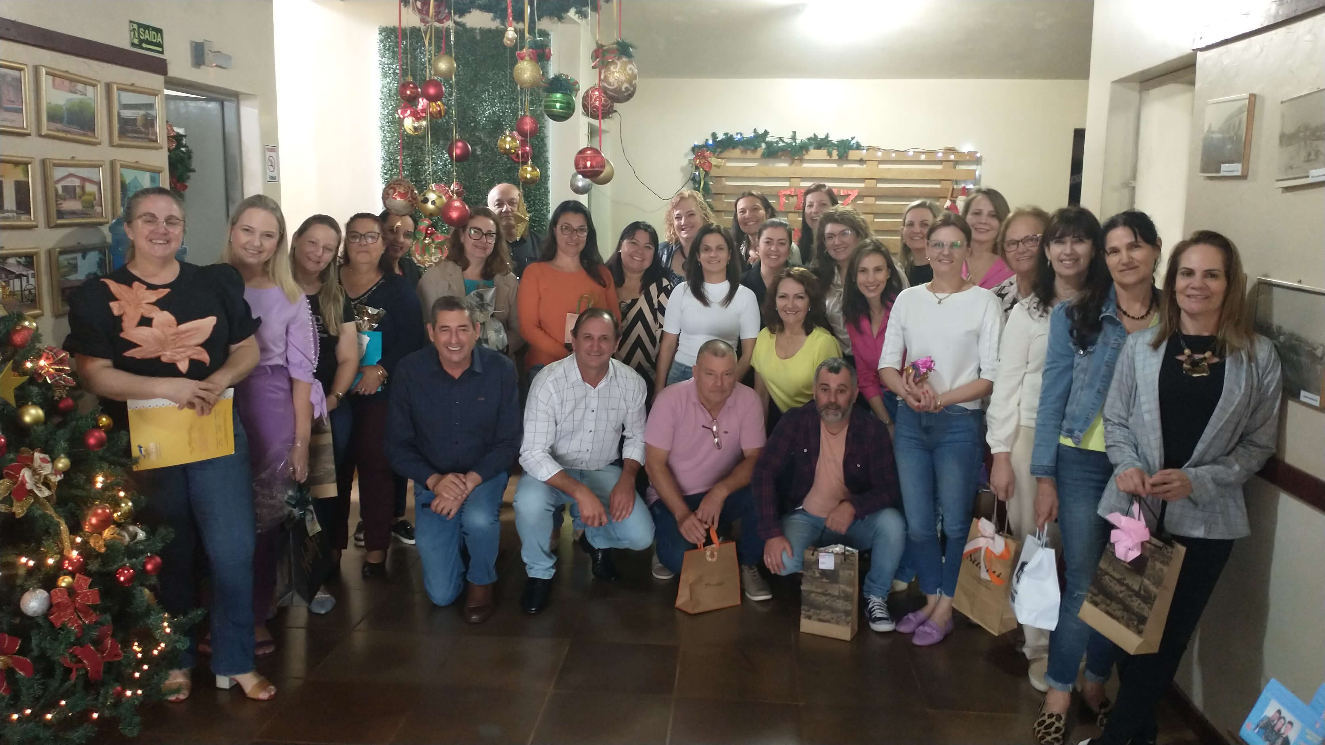 Café e homenagem aos diretores de escolas