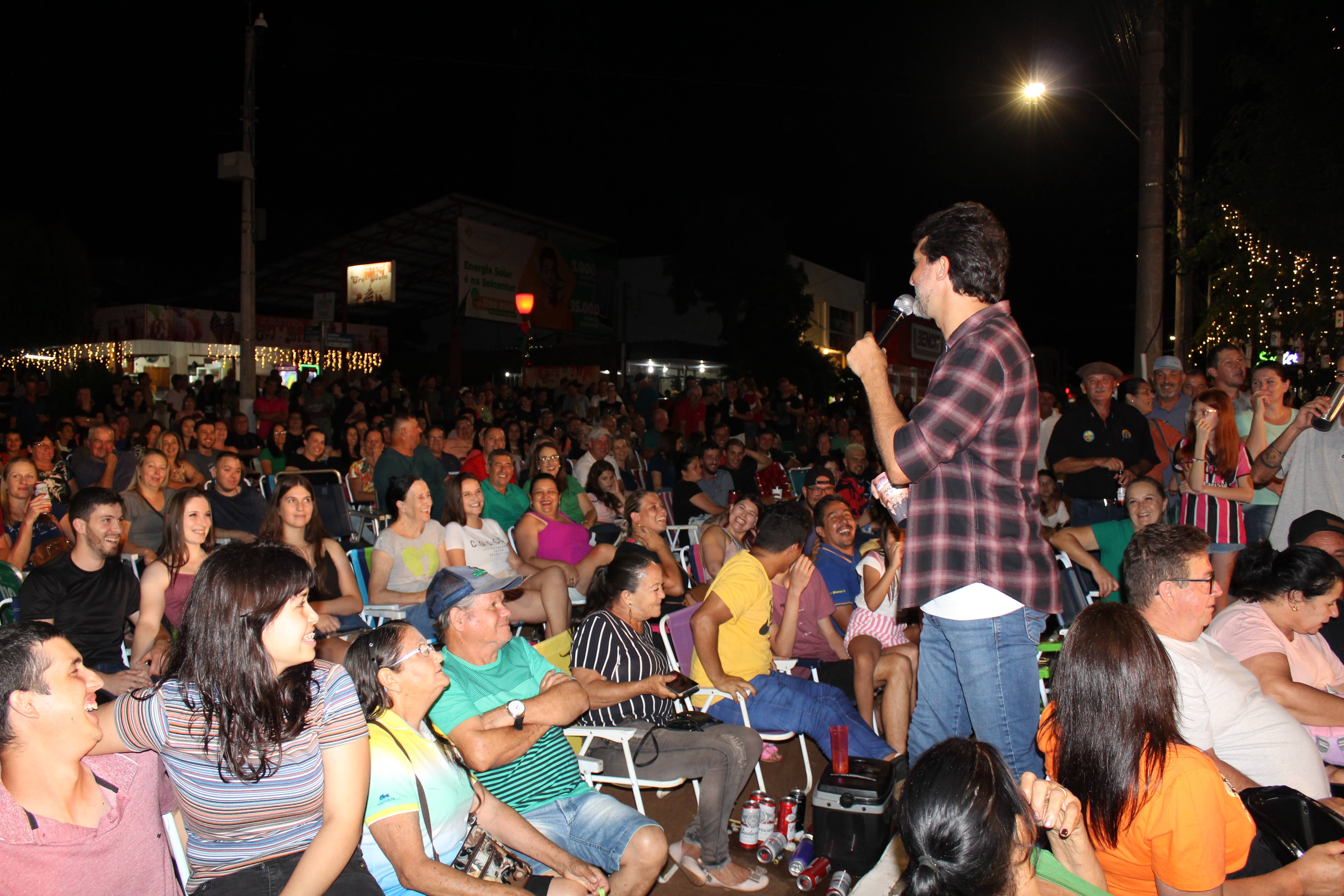 Grande público compareceu para prestigiar shows musicais da programação “Natal Fé e Ação”