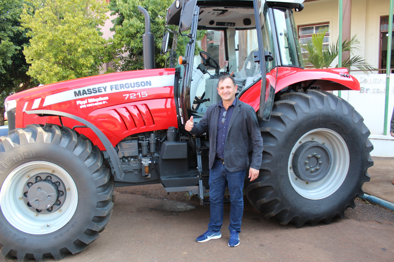 Prefeitura adquire novo trator,  o terceiro em 2019