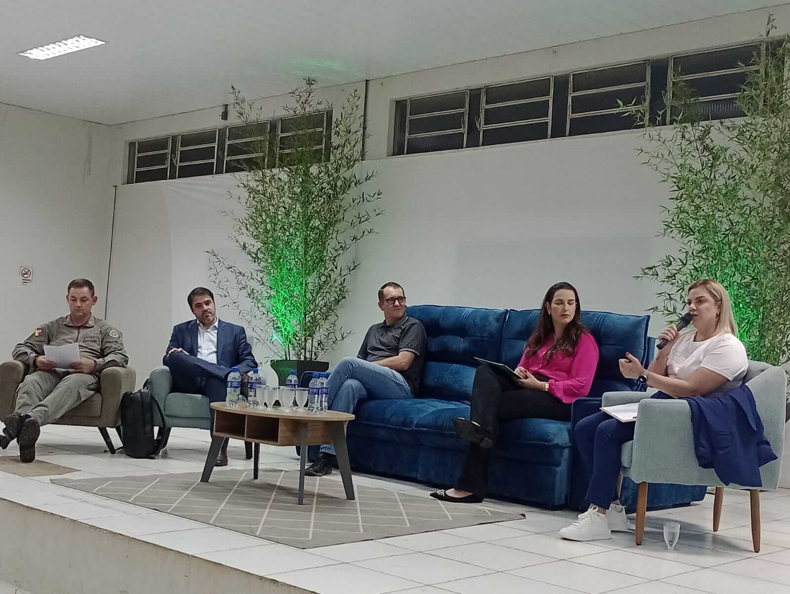 <p>Roda de conversa; "o impacto do consumo de drogas por adolescentes e jovens&rdquo;</p>