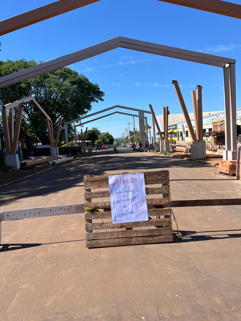 <div dir="auto">RUA COBERTA</div>