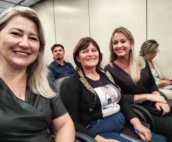 <p>Secret&aacute;ria de Sa&uacute;de Solange Hartmann Seibt participa de reuni&atilde;o em Porto Alegre</p>