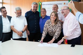 <p>assinatura de conv&ecirc;nio entre o munic&iacute;pio e o Governo do Estado</p>