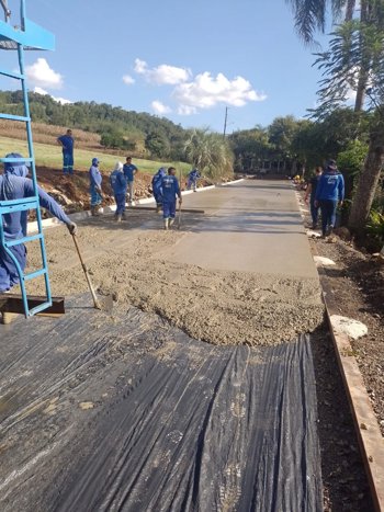 Pavimenta&ccedil;&atilde;o em concreto inicia na Sede Boa Vista