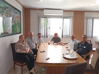 reuni&atilde;o sobre o crescimento da piscicultura no Brasil